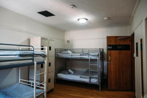 Hi- Ottawa Jail Hostel