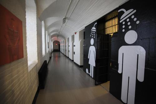 Hi- Ottawa Jail Hostel