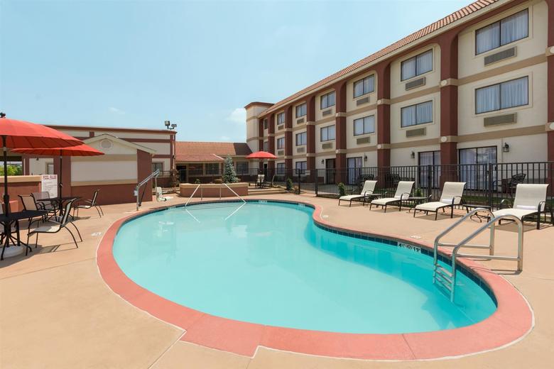 Hotel Best Western Plus Broadway Inn & Suites