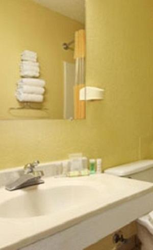 Hotel Rodeway Inn & Suites Jacksonville