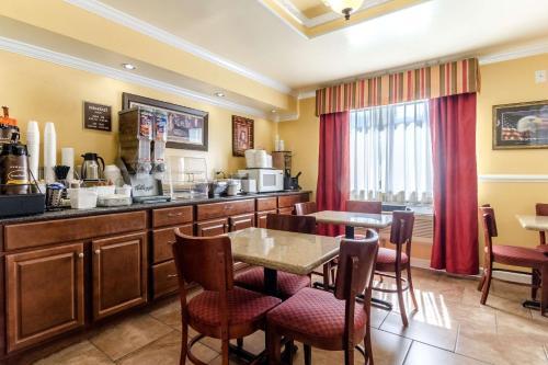 Hotel Rodeway Inn & Suites Jacksonville