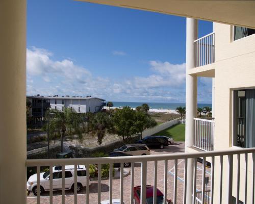 Aparthotel Sunset Vistas Two Bedroom Beachfront Suites