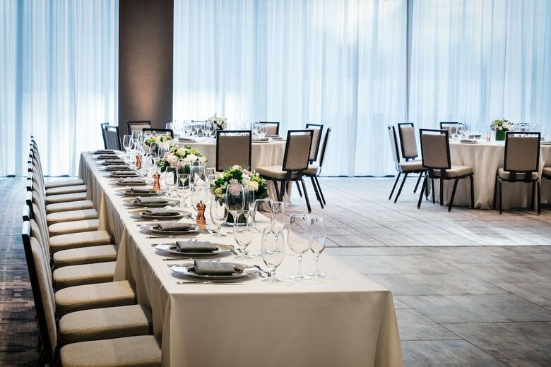 Halcyon - A Hotel In Cherry Creek