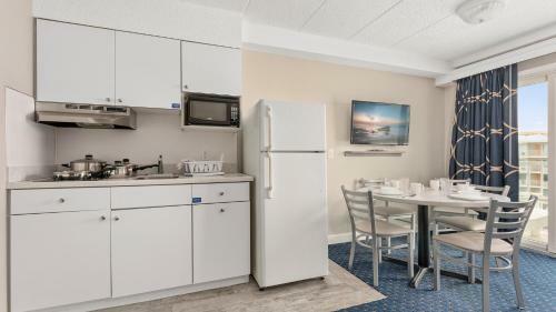 Hotel Adventurer Oceanfront Inn