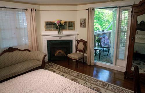 Ivy Manor Inn Bed And Breakfast
