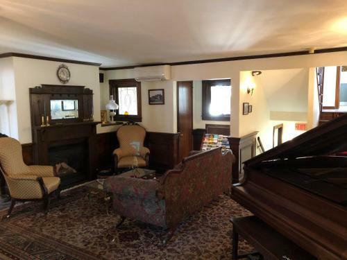 Ivy Manor Inn Bed And Breakfast