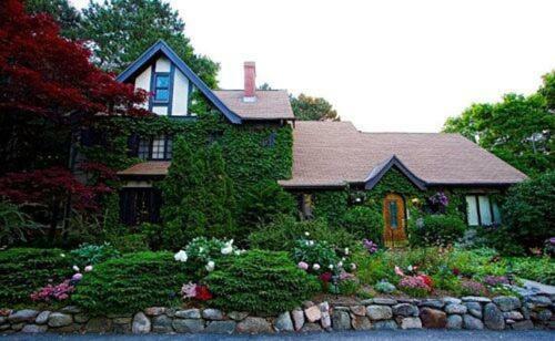 Ivy Manor Inn Bed And Breakfast