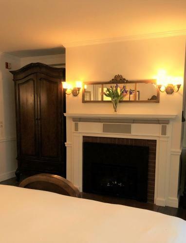 Ivy Manor Inn Bed And Breakfast
