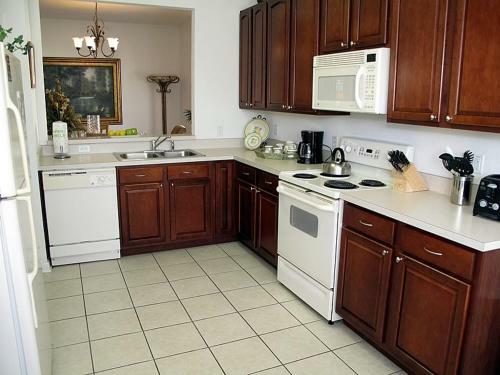 Villa 7716 Comrow Windsor Hills