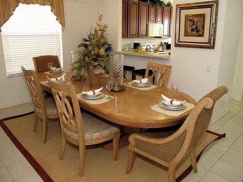 Villa 7716 Comrow Windsor Hills