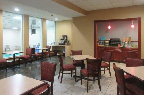 Hotel Red Roof Inn & Suites Owego