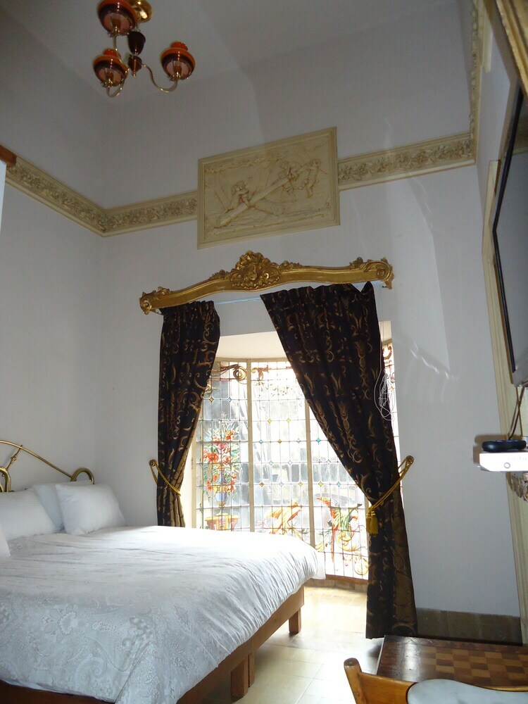 Albergue Leonora Hostal