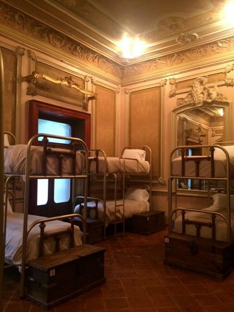 Albergue Leonora Hostal