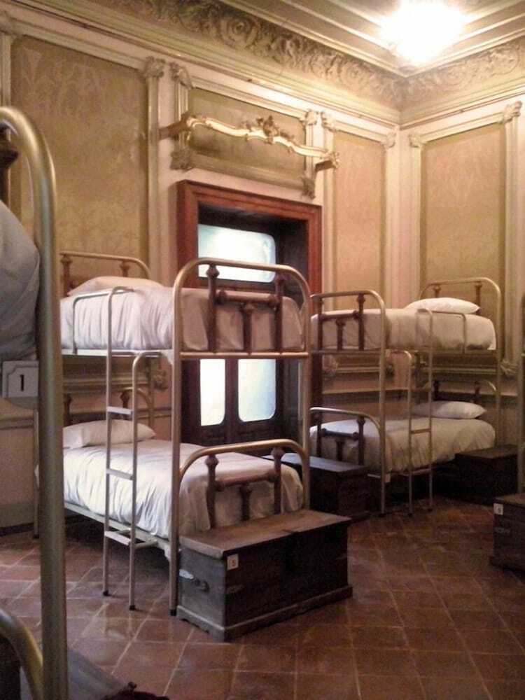 Albergue Leonora Hostal
