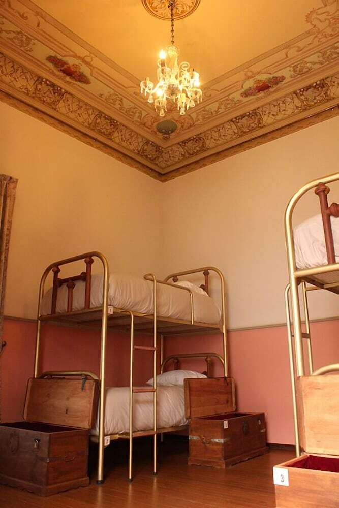 Albergue Leonora Hostal