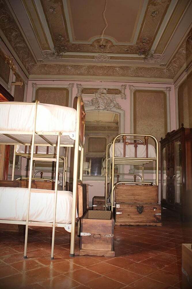 Albergue Leonora Hostal