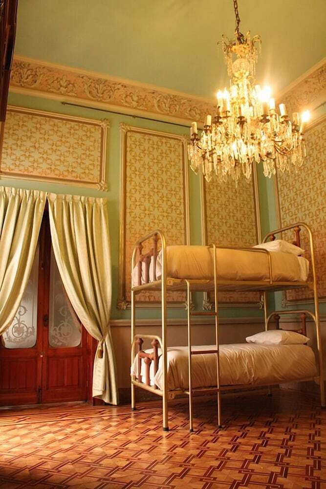 Albergue Leonora Hostal