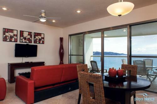 Condo Playa Blanca 704 Apartment
