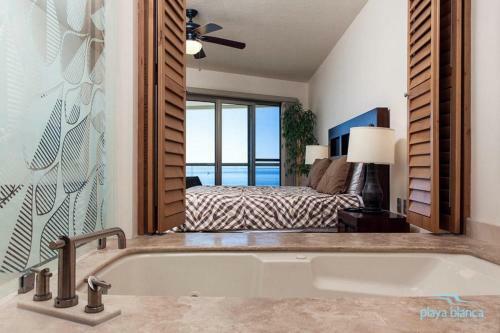 Condo Playa Blanca 703 Apartment
