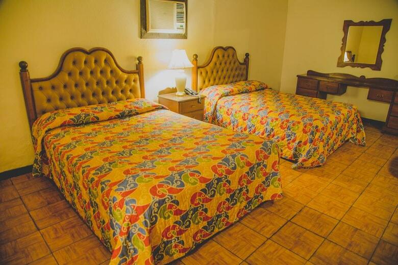 Hotel Cosmos Don Carlos