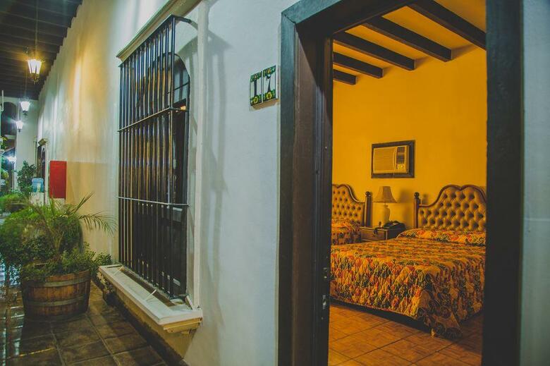 Hotel Cosmos Don Carlos