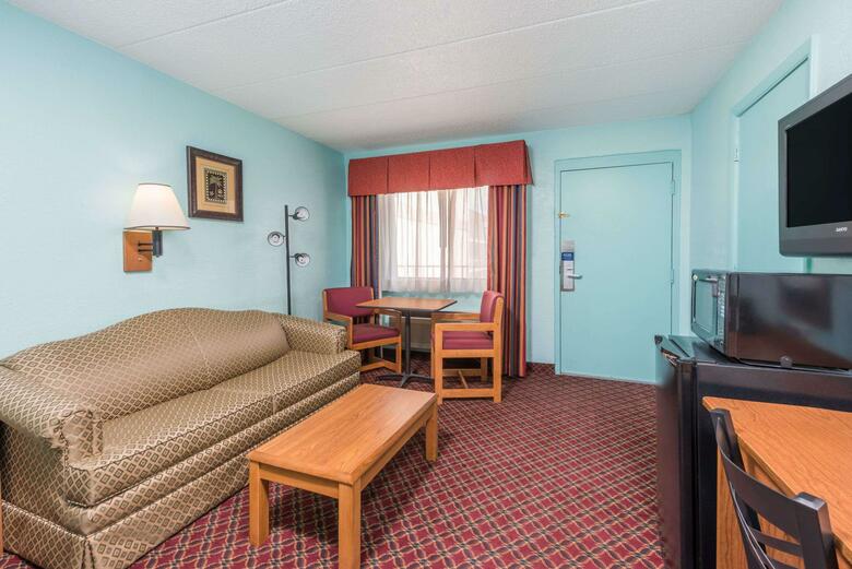 Hotel Days Inn And Suites Springfield