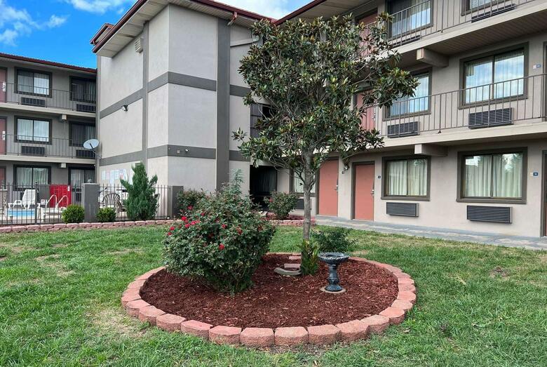 Hotel Days Inn And Suites Springfield