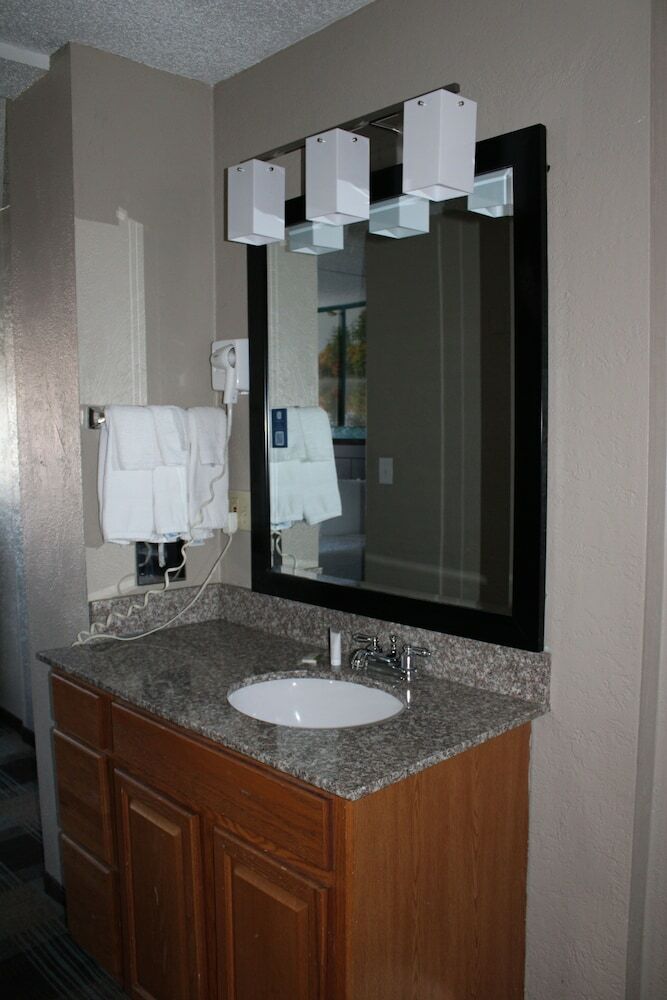 Hotel Days Inn And Suites Springfield
