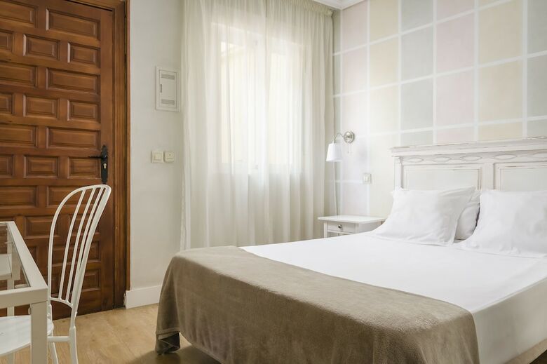 Hostal Puerta Bisagra