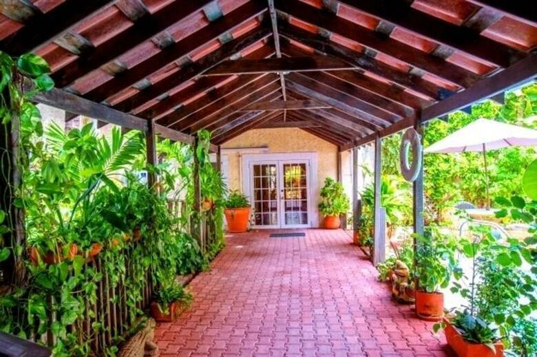 Hotel Banana Beach Resort