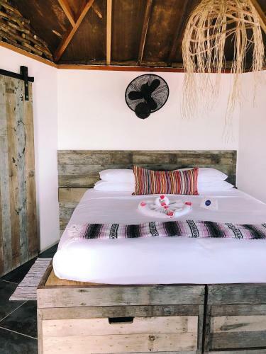 Hotel Thatch Caye Resort