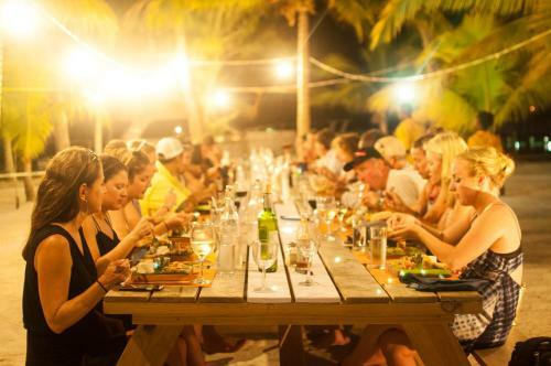Hotel Thatch Caye Resort