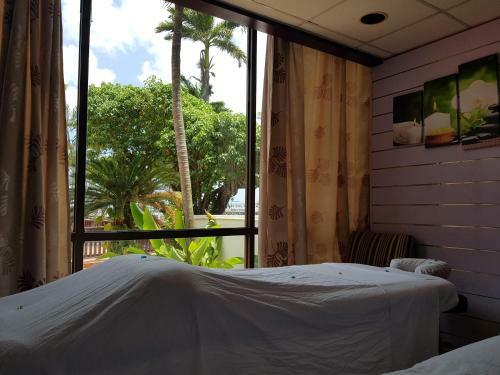 Radisson Fort George Hotel & Marina
