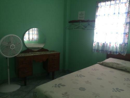Hostal J & R Guest House