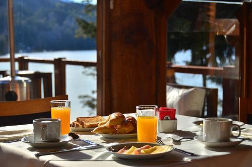Hotel Dos Bahias Lake Resort