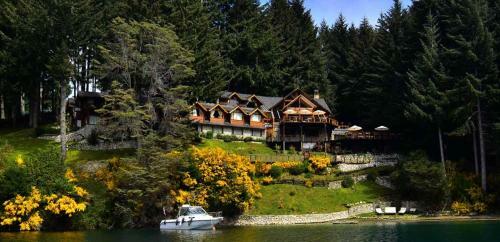 Hotel Dos Bahias Lake Resort