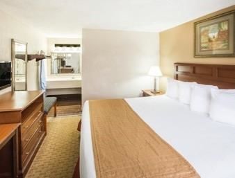 Hotel Baymont Inn & Suites