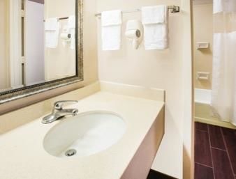 Hotel Baymont Inn & Suites