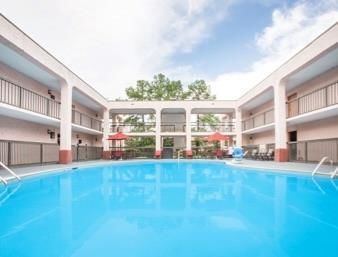 Hotel Baymont Inn & Suites
