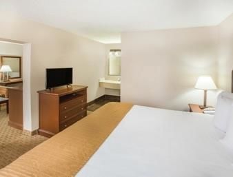 Hotel Baymont Inn & Suites