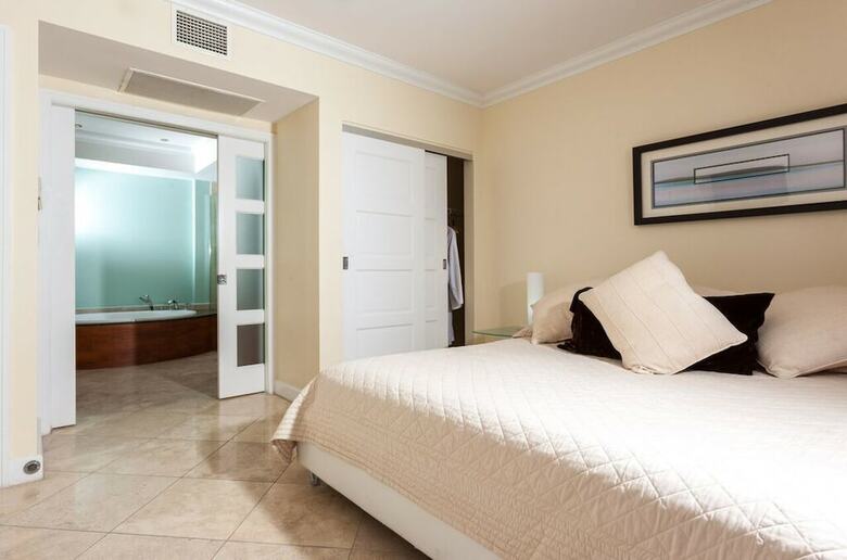 Hotel Oyster Bay Beach Resort