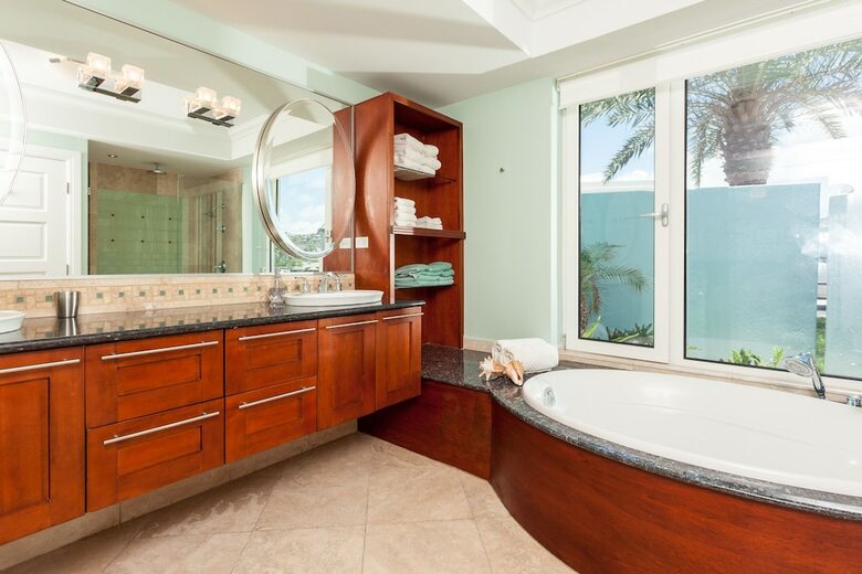 Hotel Oyster Bay Beach Resort