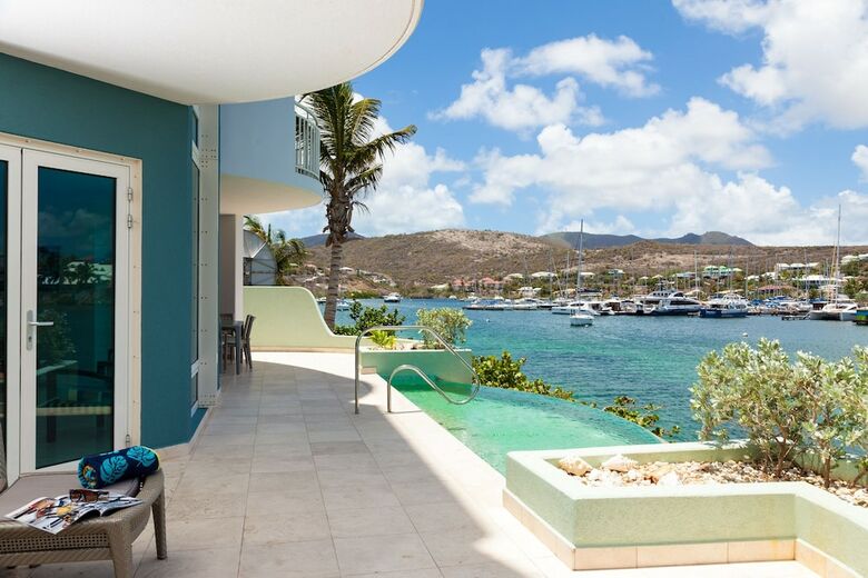 Hotel Oyster Bay Beach Resort