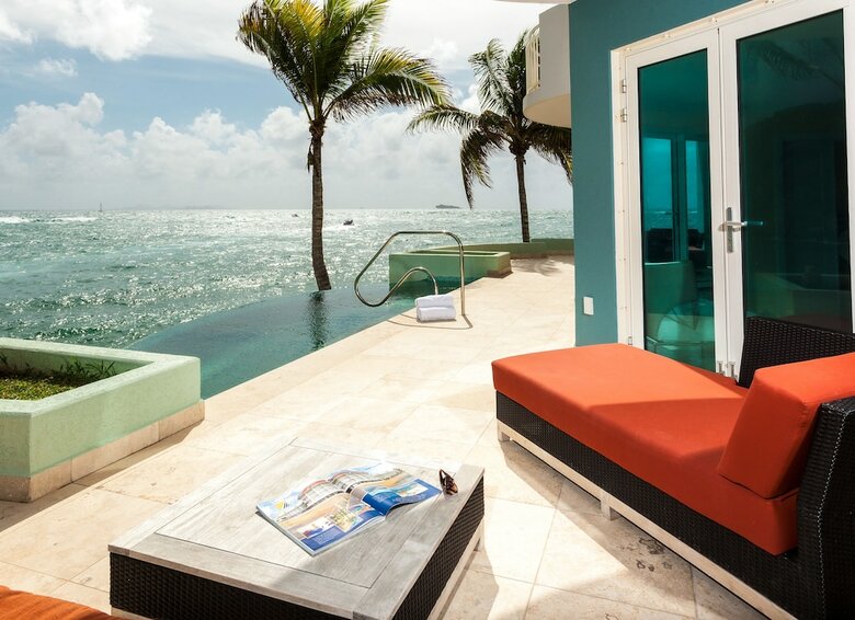 Hotel Oyster Bay Beach Resort