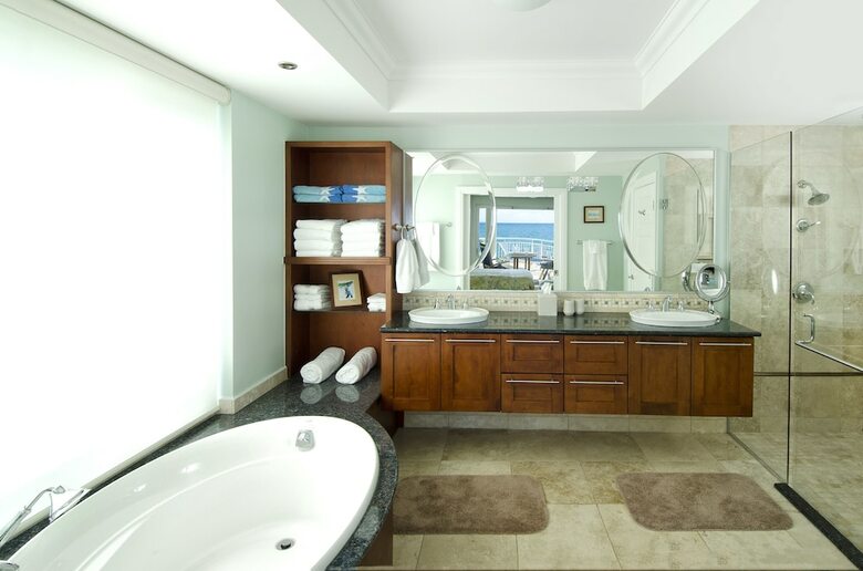 Hotel Oyster Bay Beach Resort