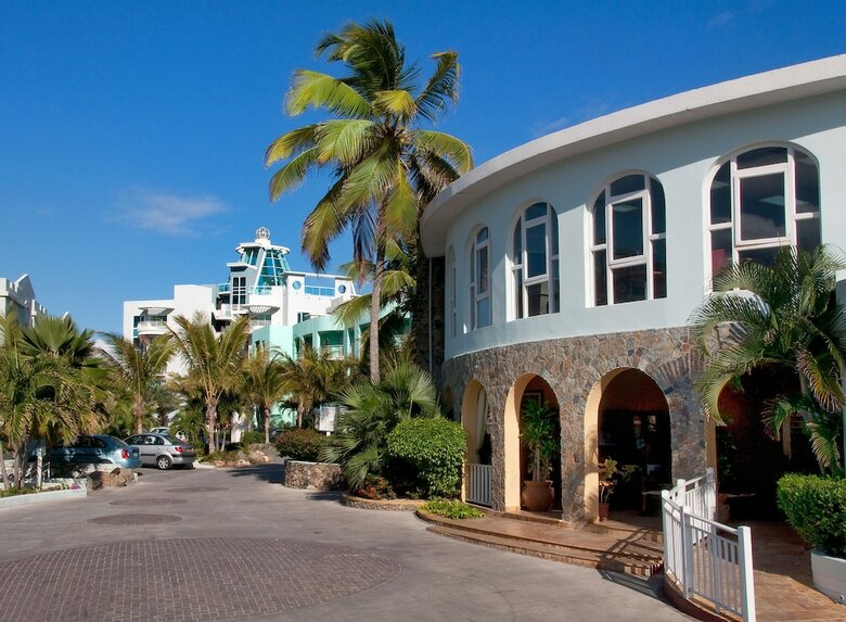 Hotel Oyster Bay Beach Resort