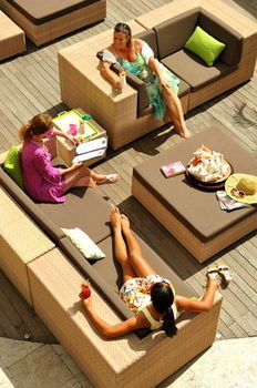 Holland House Beach Hotel