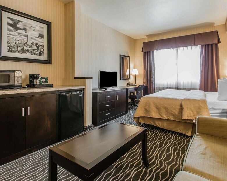 Hotel Comfort Suites