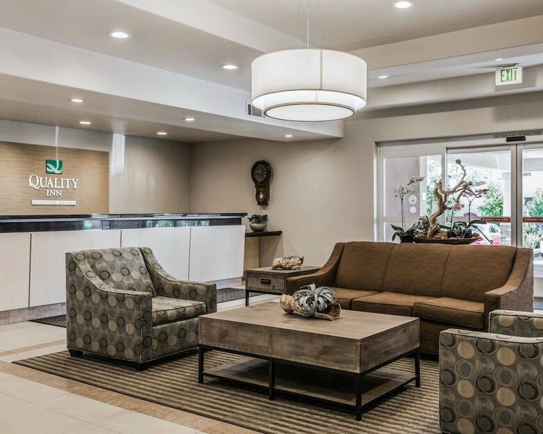 Hotel Comfort Suites
