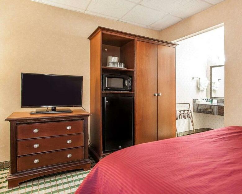 Clarion Hotel Palmer Inn